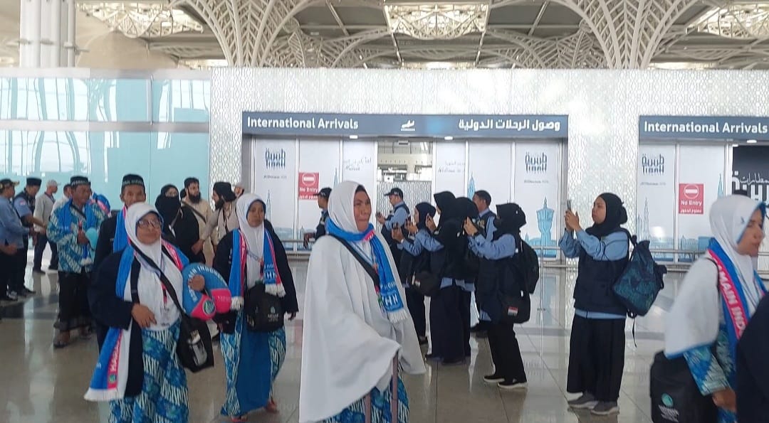 Jemaah Haji Khusus Tiba Perdana di Madinah