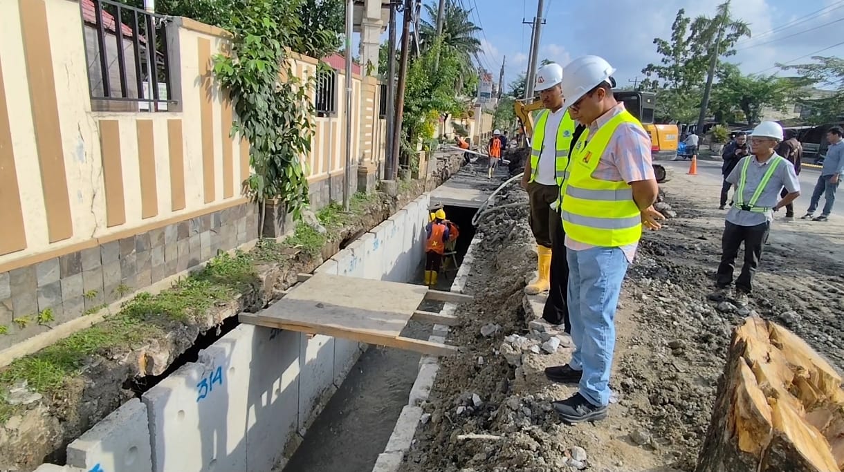 Warga Ucapkan Terimakasih Buat Rico Waas Sudah Atasi Banjir Jalan Sunggal