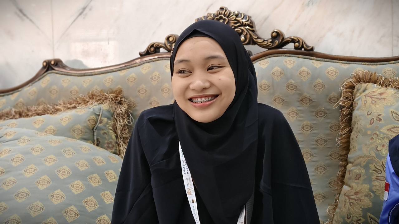 Zahrotun Gantikan Ayah Berangkat Ke Tanah Suci