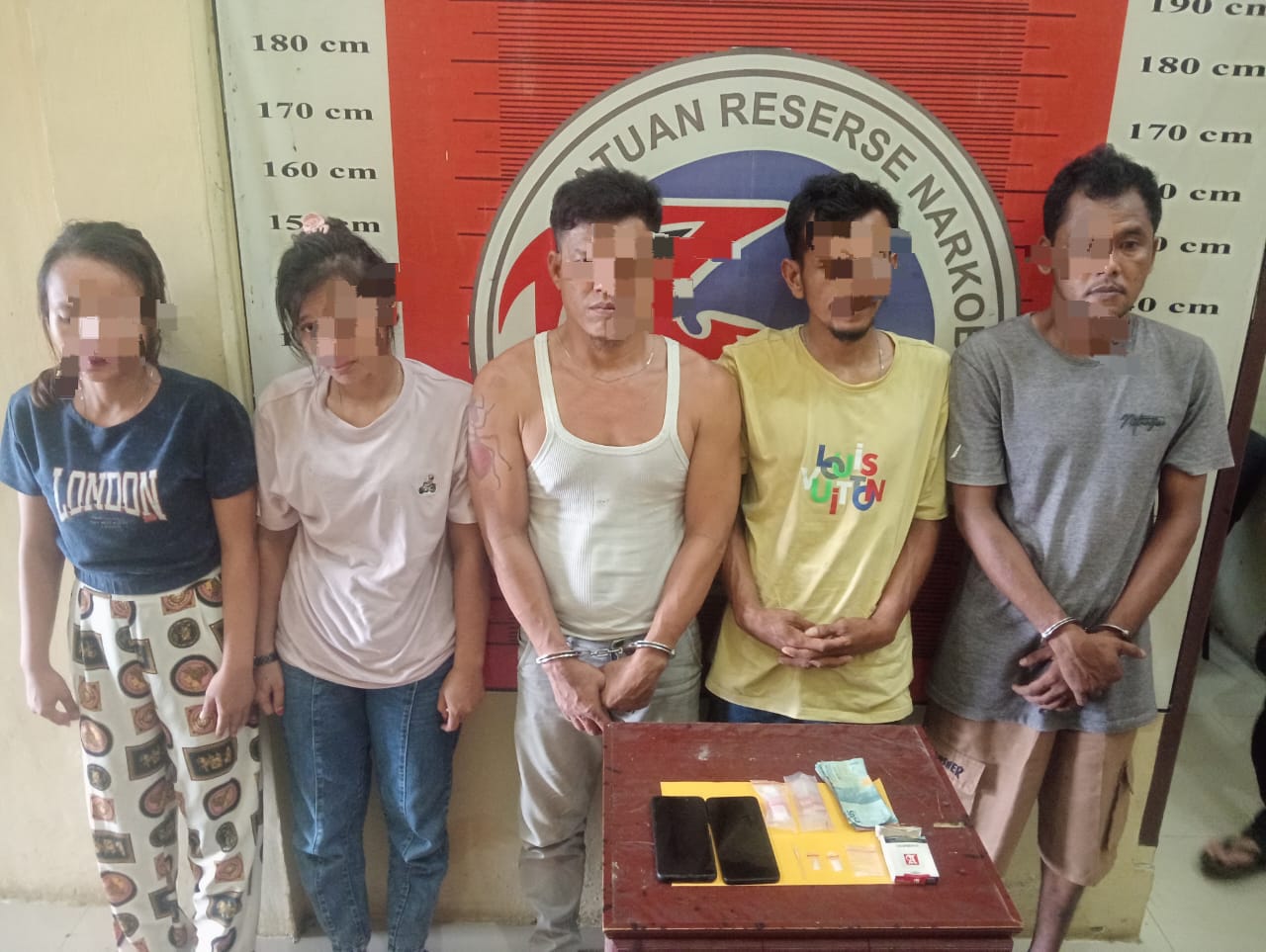 Pesta Sabu, Tiga Pria Dan Dua Wanita Diringkus Polisi