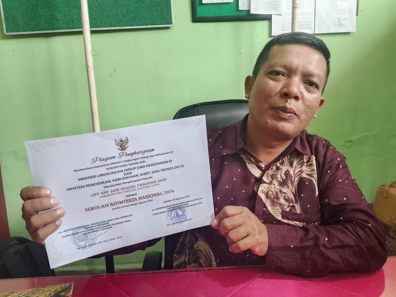 SDN 104230 Batangkuis Terima Penghargaan Adiwiyata Nasional 2024