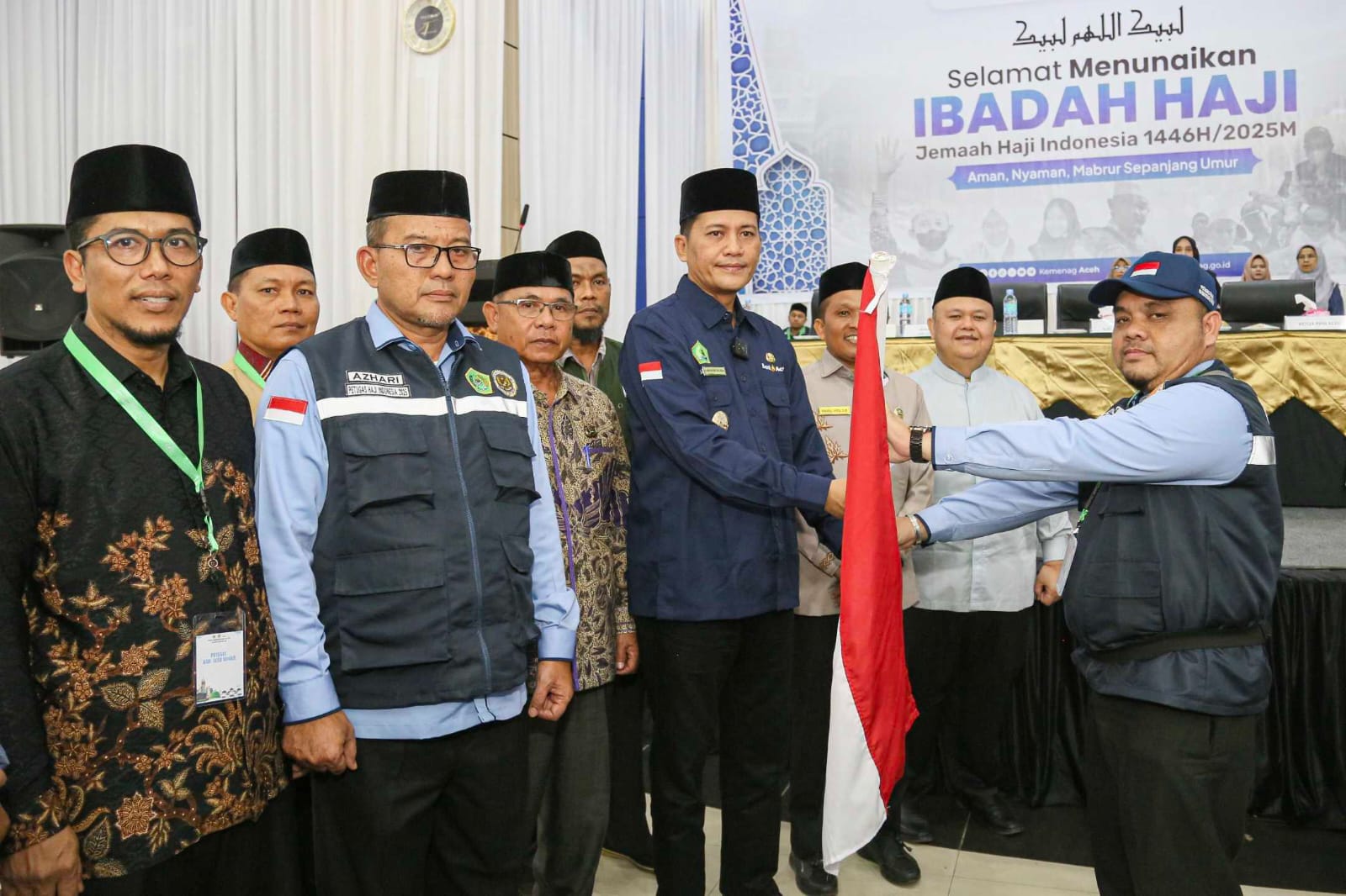 Lepas Kloter 6, Bupati Mirwan Minta Mantapkan Niat, Jaga Kesehatan Dan Ukhuwah