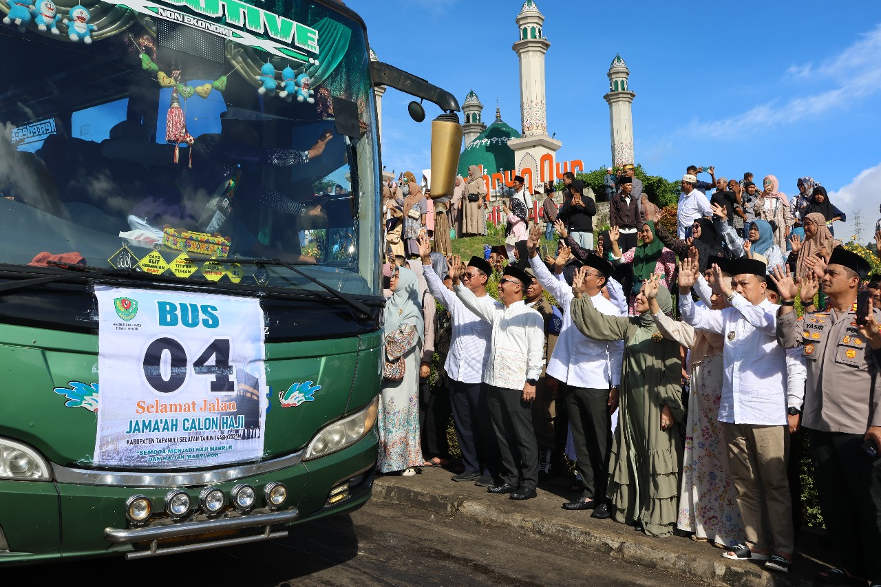 Dilepas Bupati Tapsel Diazankan Pimpinan DPRD, 174 Calhaj Menuju Ahmed