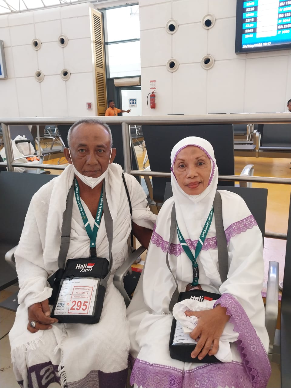 Pasangan Sumardi - Effy Senang Berhaji Bersama Usai Belasan Tahun Menunggu
