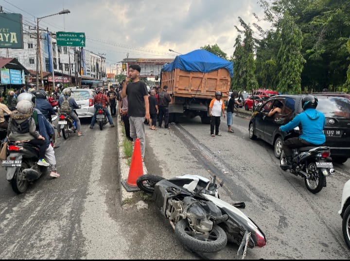 Mahasiswi Tewas Tertabrak Truk Setelah Motornya Terjatuh