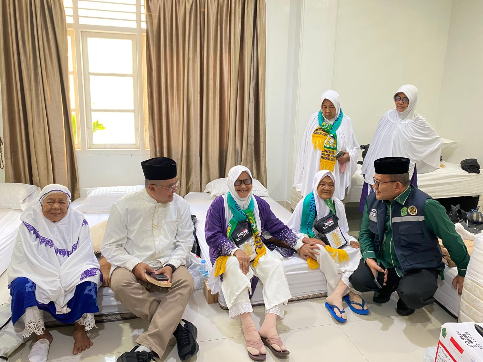 BPKH Dan Ketua PPIH Aceh Semangati Lansia Dan Minta Jemaah Bersabar Menunggu Puncak Haji