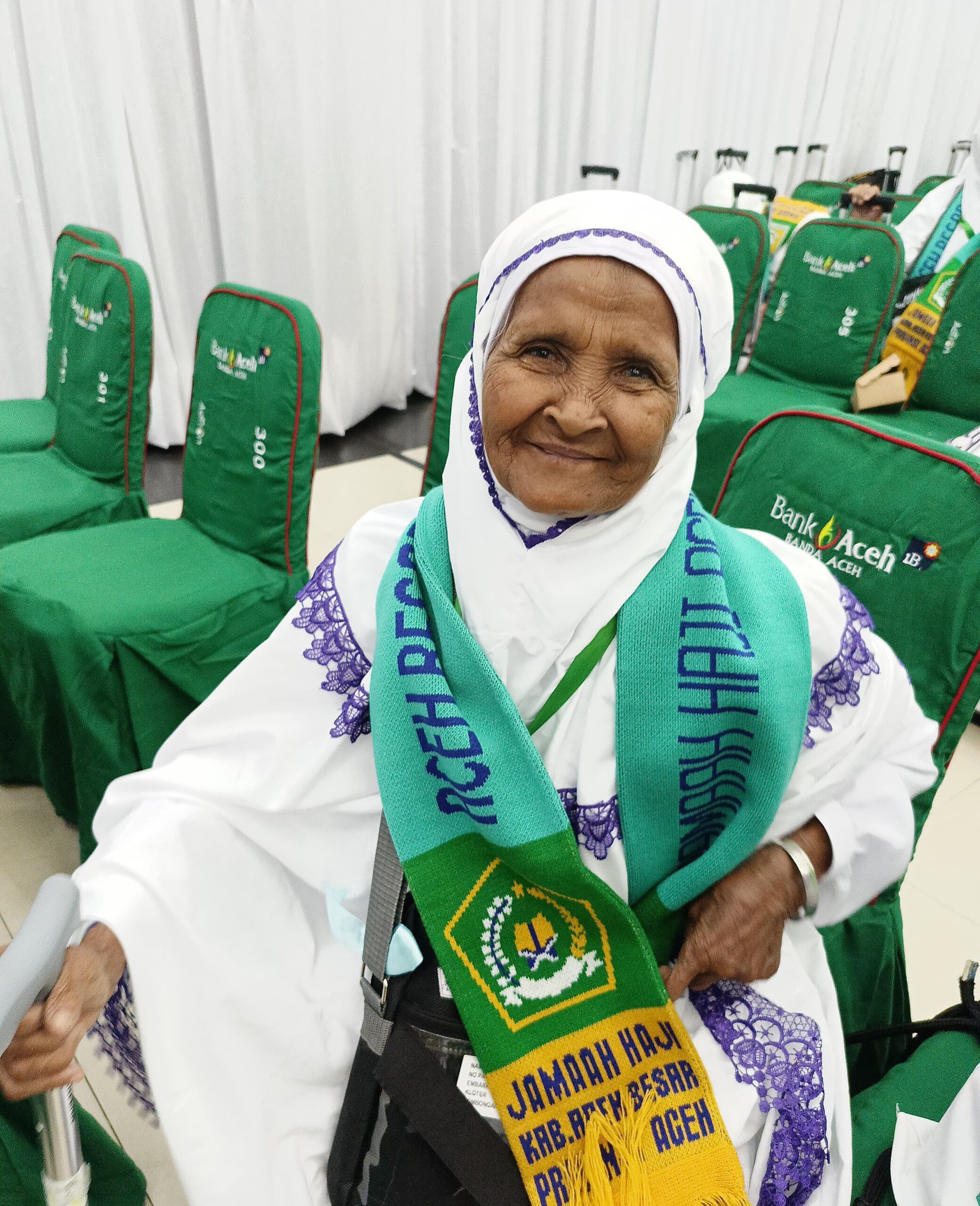 Nek Munira Yang Sering Tatap Pesawat Dari Sawahnya, Kini Sudah Di Makkah