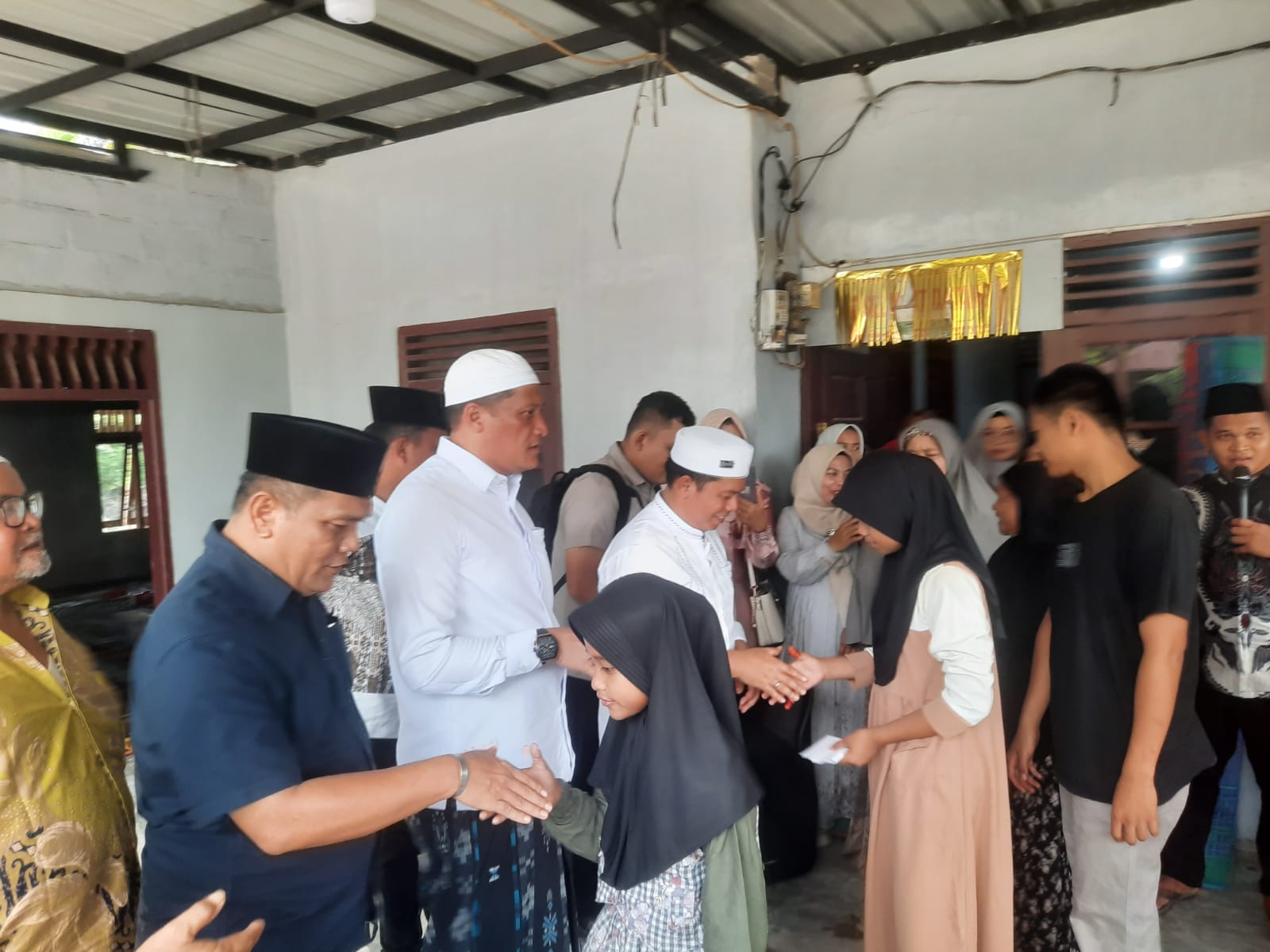 Safari Jumat Bupati Dan Wakil Bupati Palas Santuni Anak Yatim