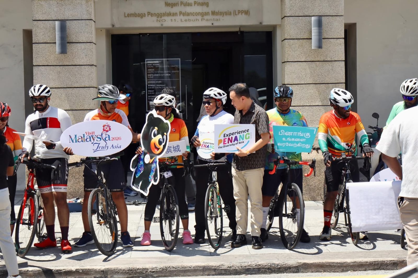 Berawal dari Medan Gowes 2 Negara, Hishamuddin Mustafa Sukses Lintasi 3 Negara "Fly &amp; Ride Cycle Event 2025"