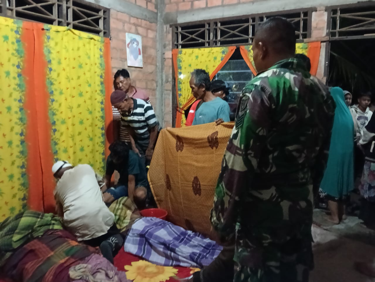 Satu Keluarga Disambar Petir Saat Berteduh, Dua Meninggal