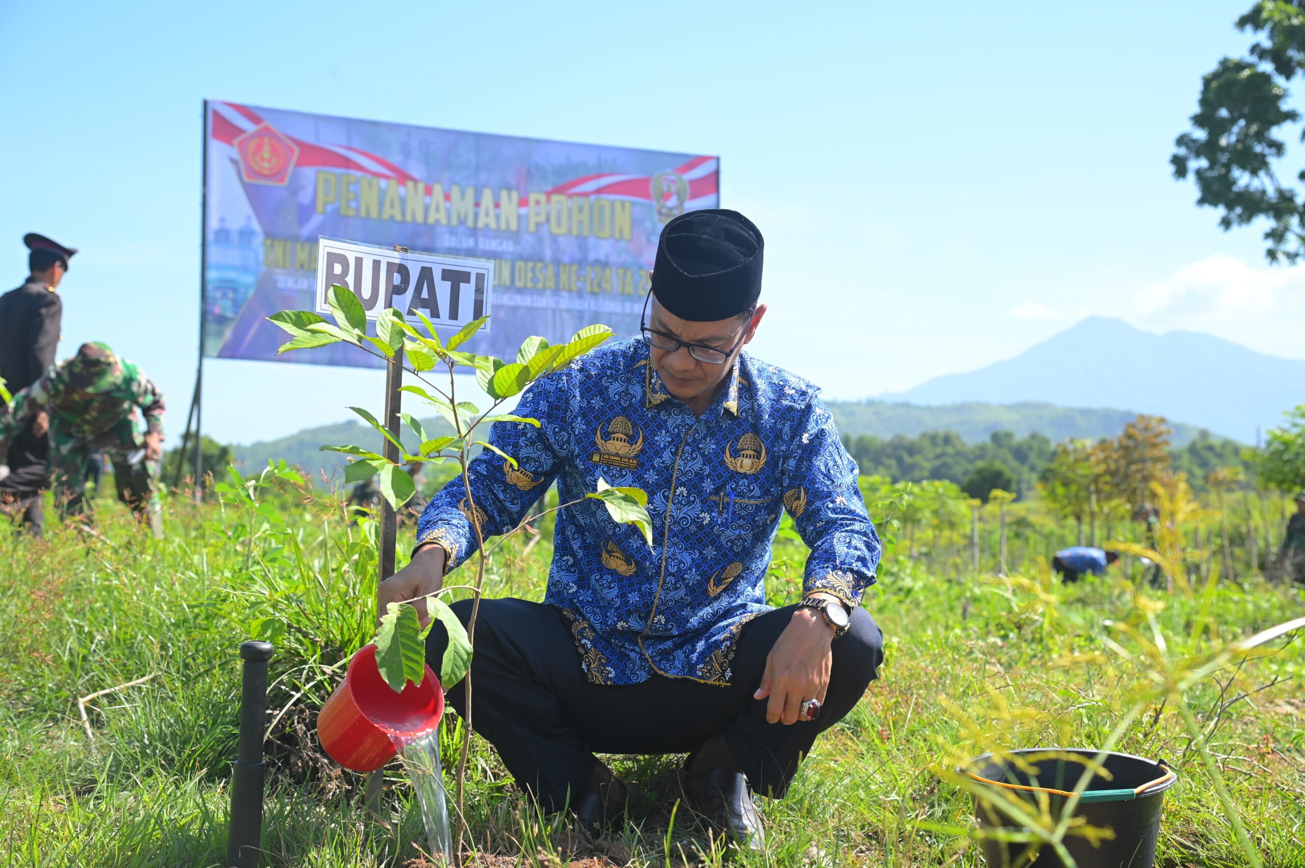 Pemkab Aceh Besar dan TNI Tanam 250 Pohon Produktif