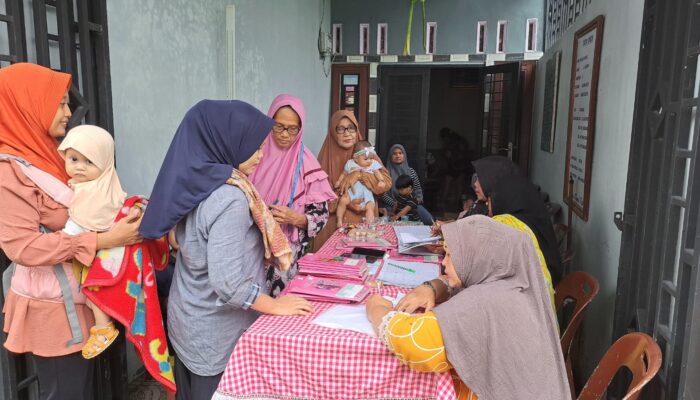 Deteksi Dini, Kader Posyandu Mawar 1 Giat Ajak Warga Periksa Kesehatan Ibu Dan Anak