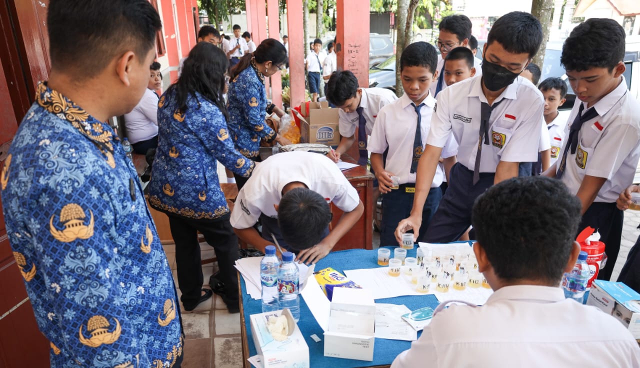 Wali Kota P.Siantar Tes Urine Pelajar SMP Dan ASN