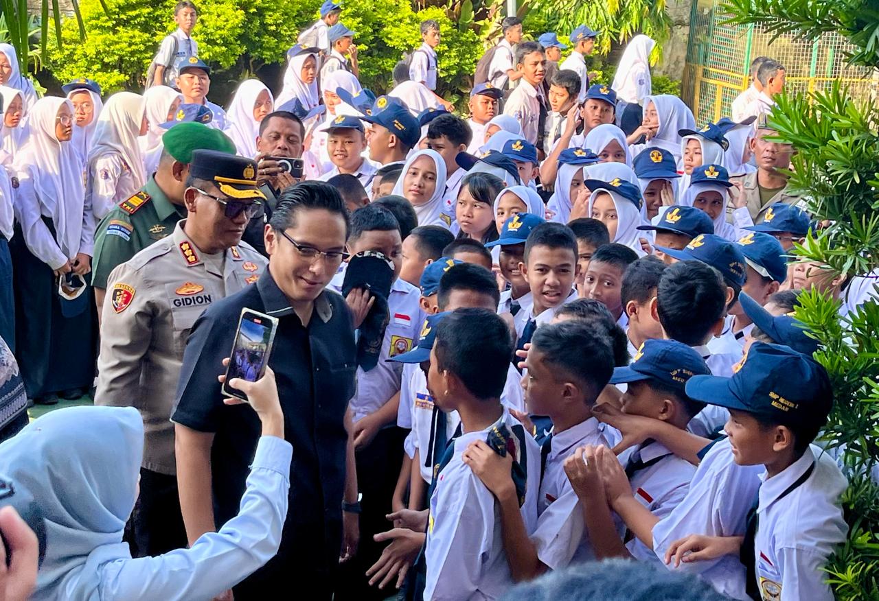Rico Waas Cegah Kenakalan Remaja Lewat Program Satpol PP Goes To School