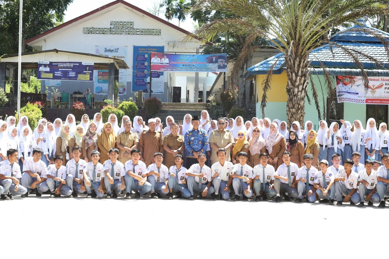 Bupati Madina Nostalgia Masa SD Di Gunung Baringin