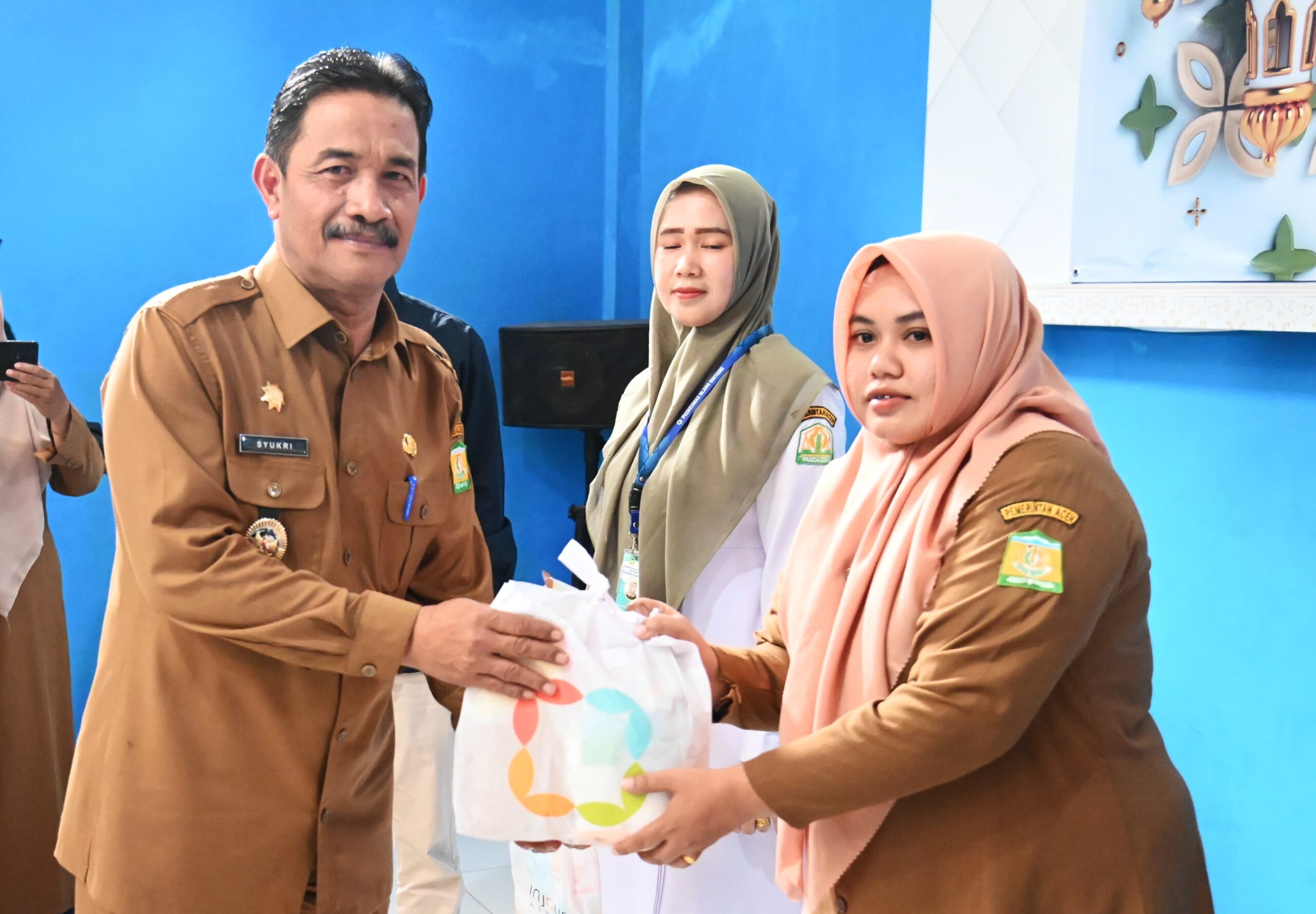 Bersama InJourney, Wabup Aceh Besar Salurkan 300 Paket Sembako