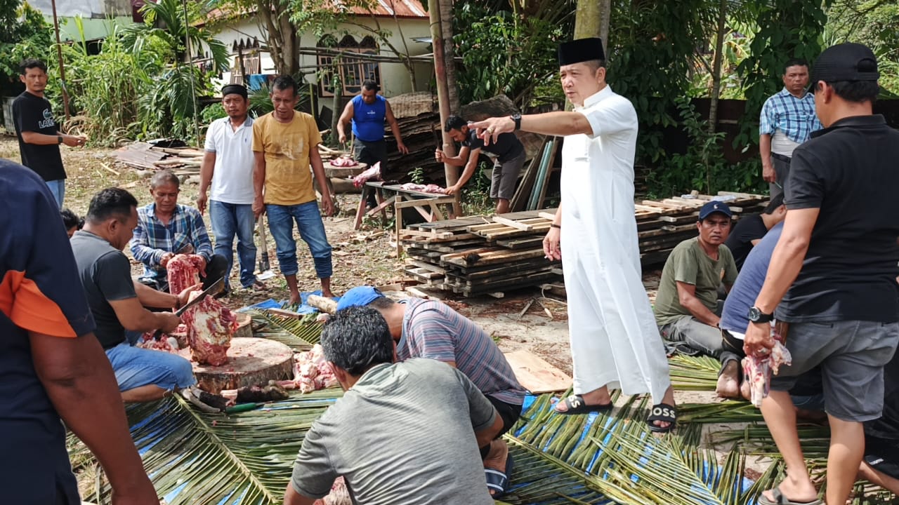 "08 Madina" Berkurban Dengan Masyarakat Dan Ratusan Anak Yatim Piatu