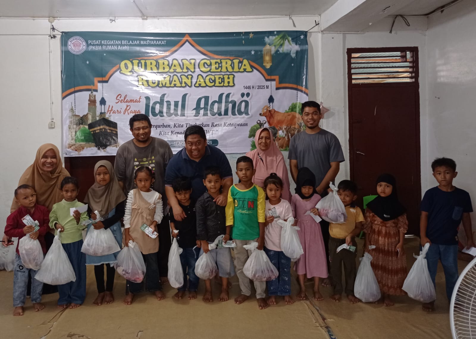 PKBM Ruman Aceh Distribusikan 215 Paket Daging Kurban