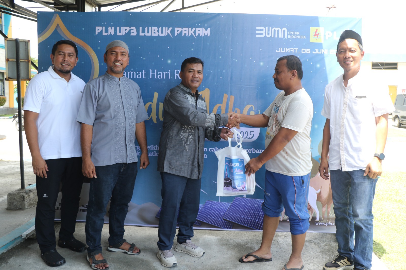 Rayakan Idul Adha 1446 H, Pegawai PLN UID Sumut Tebar Kebaikan Lewat Hewan Kurban