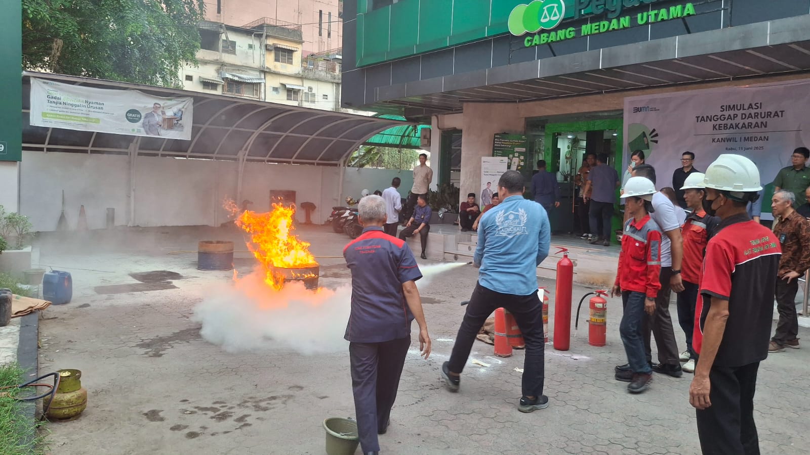 LMAK  Simulasi Tanggap Darurat Kebakaran Di Pegadaian Kanwil I Medan