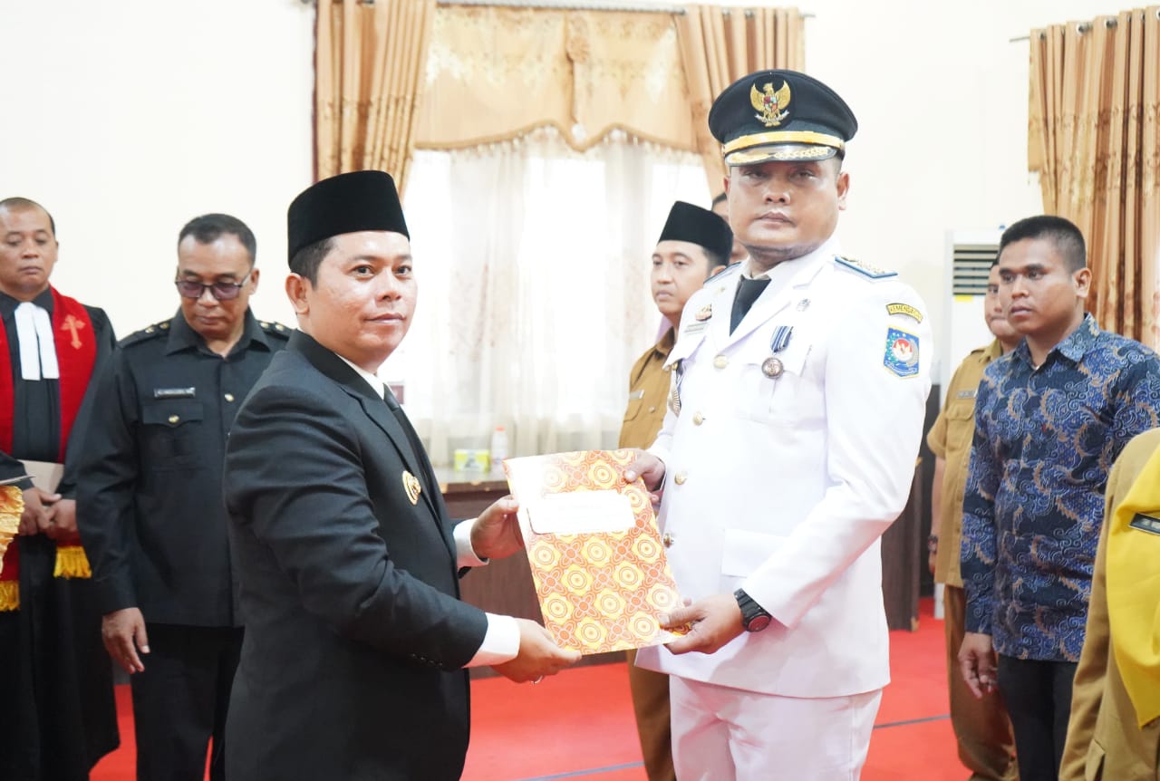 Bupati Palas Lantik Arif Tastas Sebagai Camat Huristak
