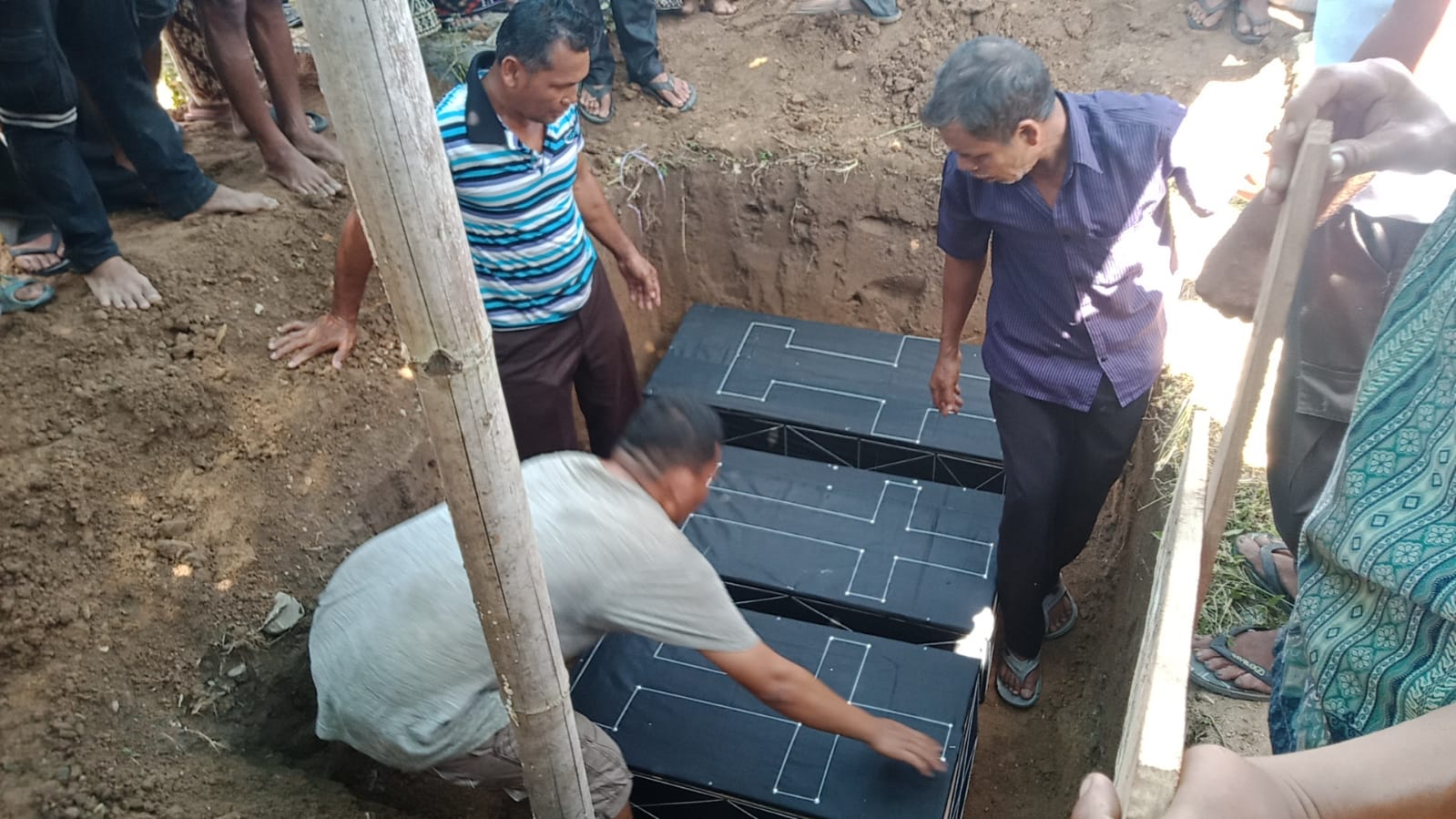 Tiga Balita Di Tapsel Dimakamkan Dalam Satu Liang