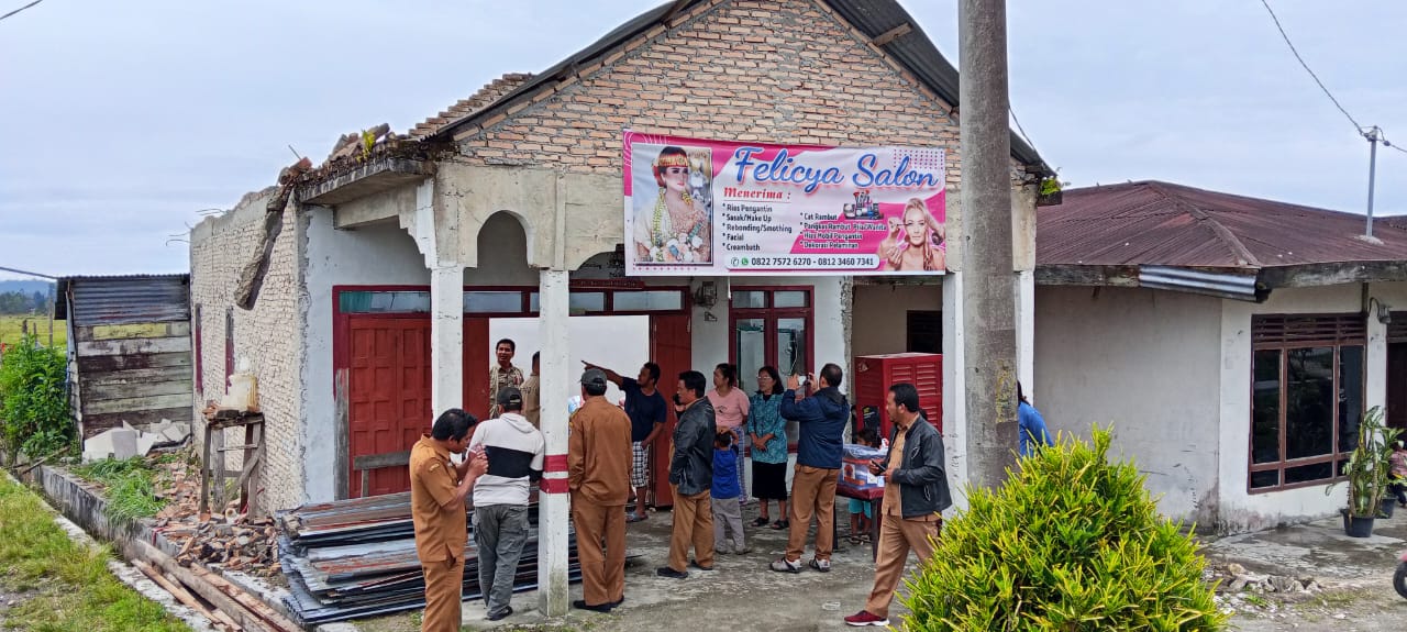Desa Hutagurgur Diterjang Angin Puting Beliung