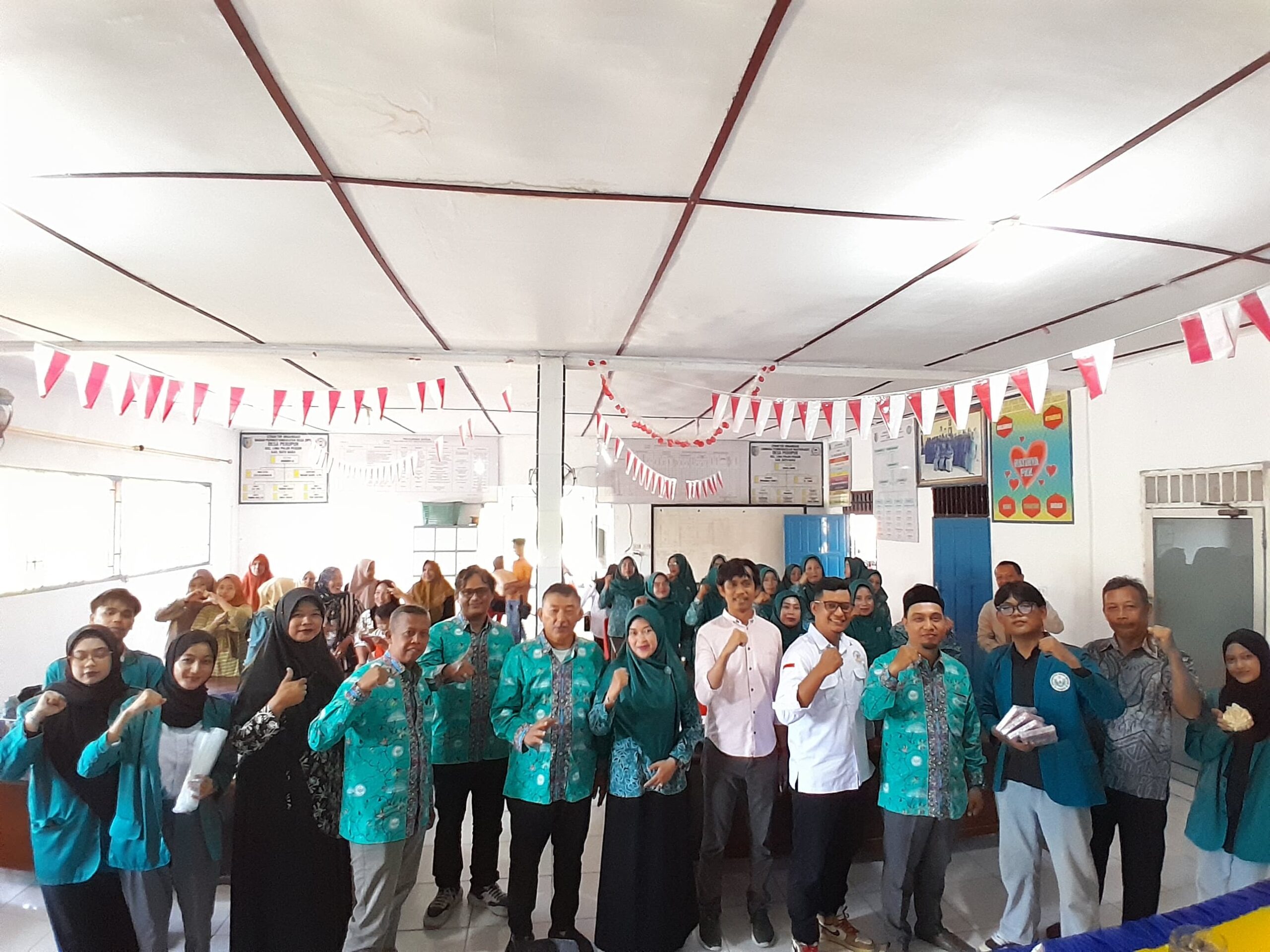 Dosen Unimed Latih Istri Nelayan Olah Limbah Biota Laut Jadi Produk Bernilai Seni