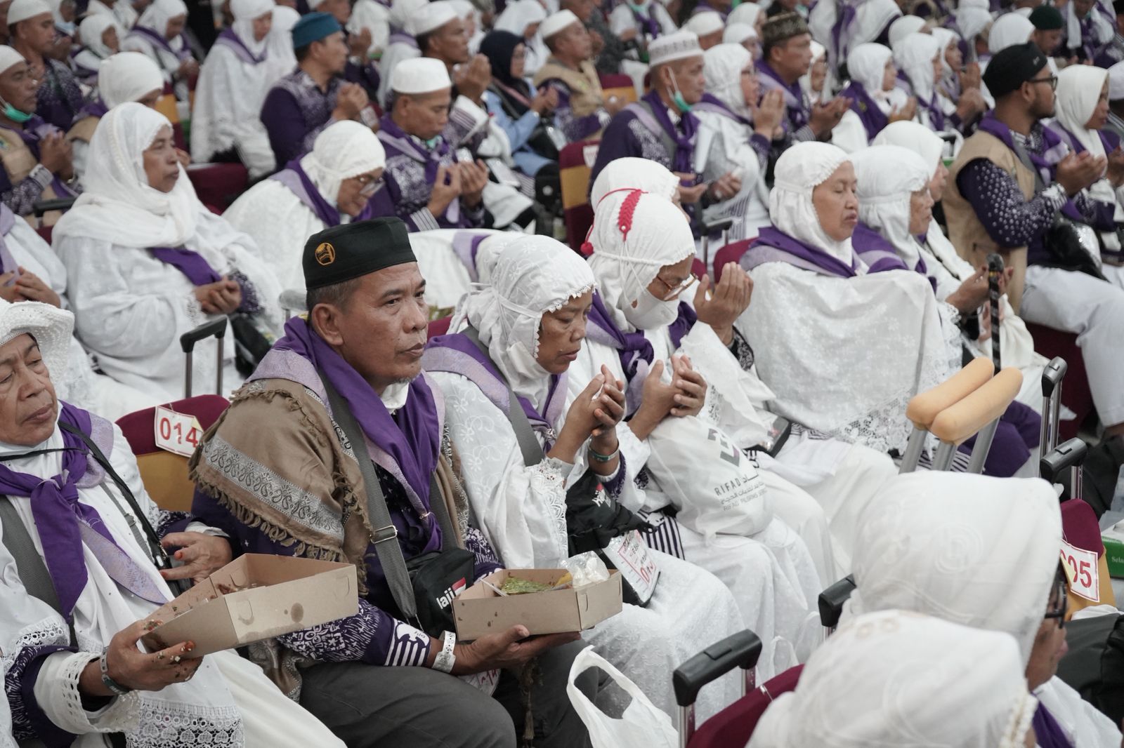 Ketua PPIH Bersama Bupati Batubara Sambut Kedatangan Jamaah Haji Kloter 12