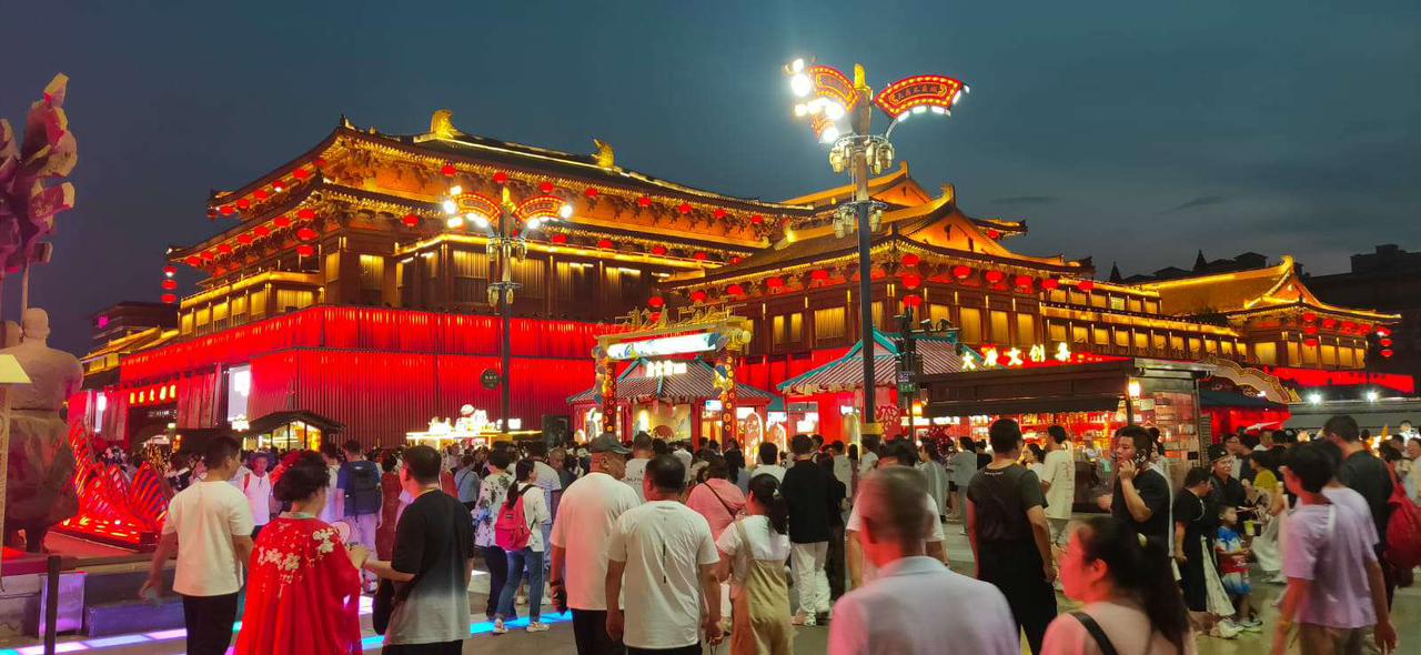 Menjelajahi Malam Di Kota Xi'an Yang Penuh Cahaya
