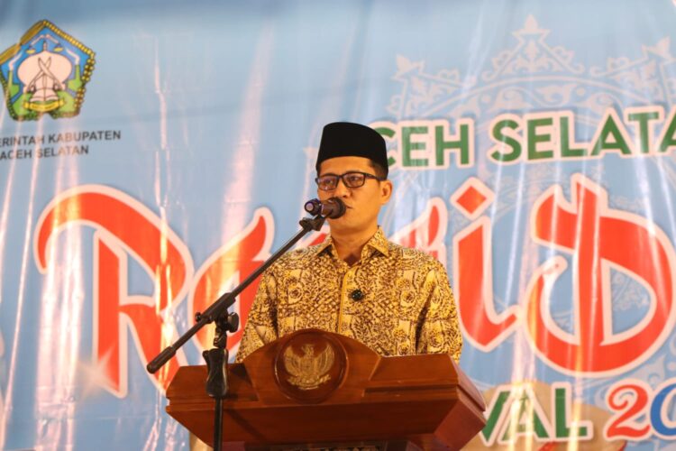 Bupati Aceh Selatan H. Mirwan Resmi Buka Festival Rapai Debus 2025