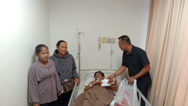 Ricky Berikan Bantuan Dan Doakan Remaja Korban Gigitan Monyet Liar Cepat Sembuh