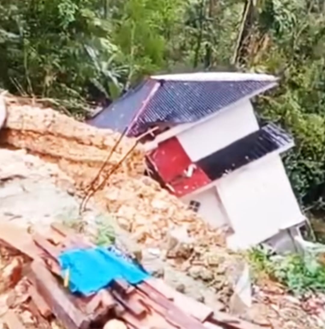 Satu Rumah Di Tuhemberua Ma'u Hancur Akibat Longsor