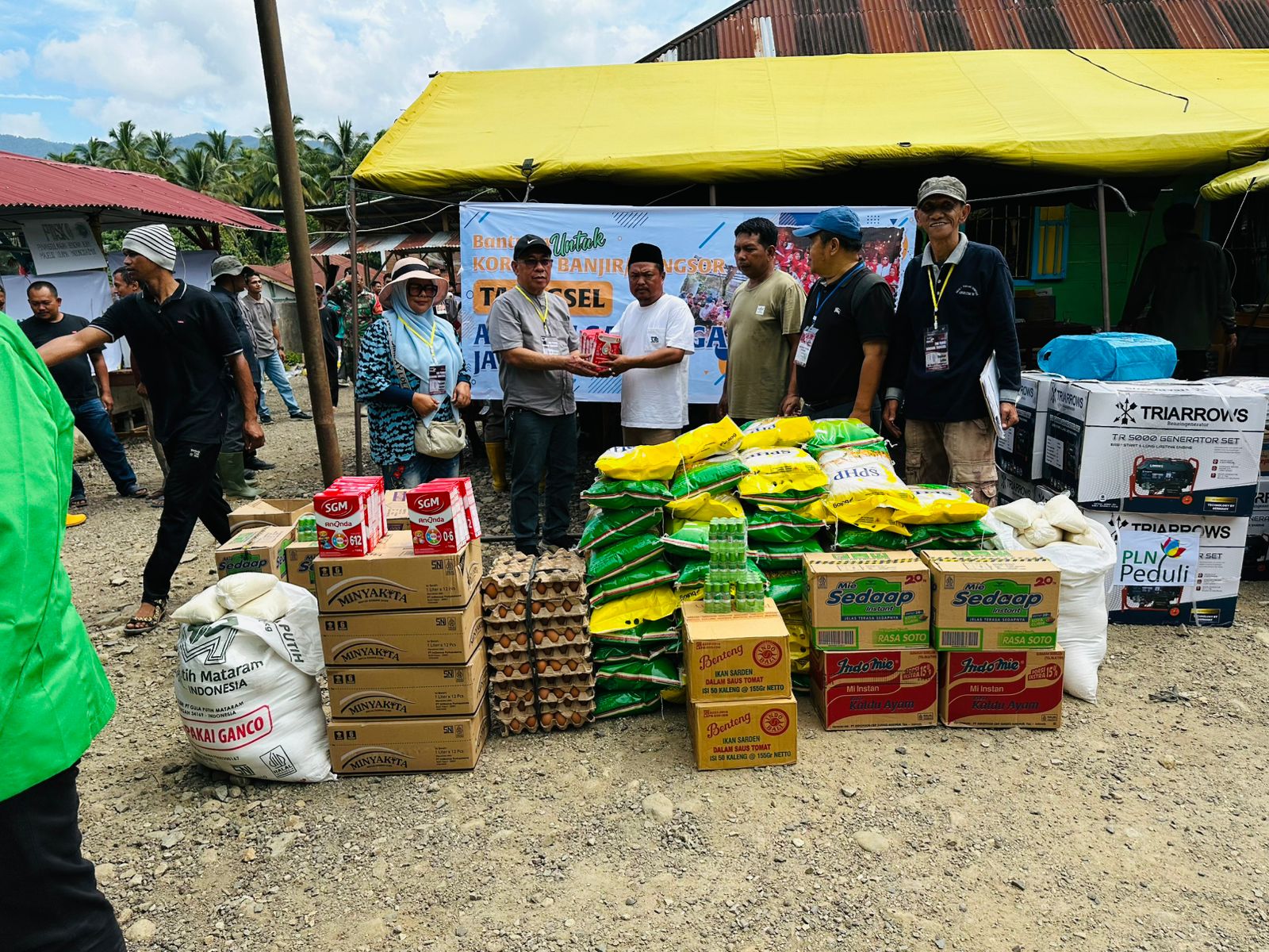 YTI Salurkan Bantuan Ke 55 KK Terdampak Banjir Di Tolang Julu Tapsel