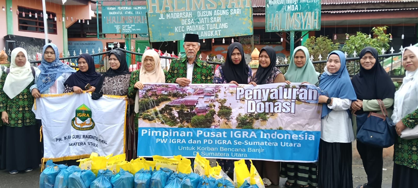 IGRA Sumut Salurkan Bantuan Untuk Sekolah Terdampak Banjir