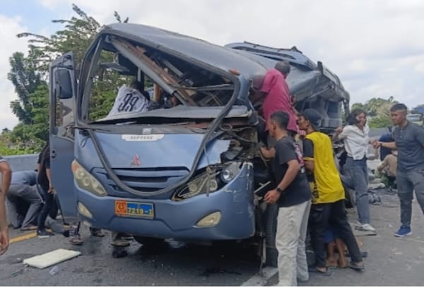 Bus TNI AL Tabrak Truk Angkut Semen Di Tol Belmera, 11 Luka-luka