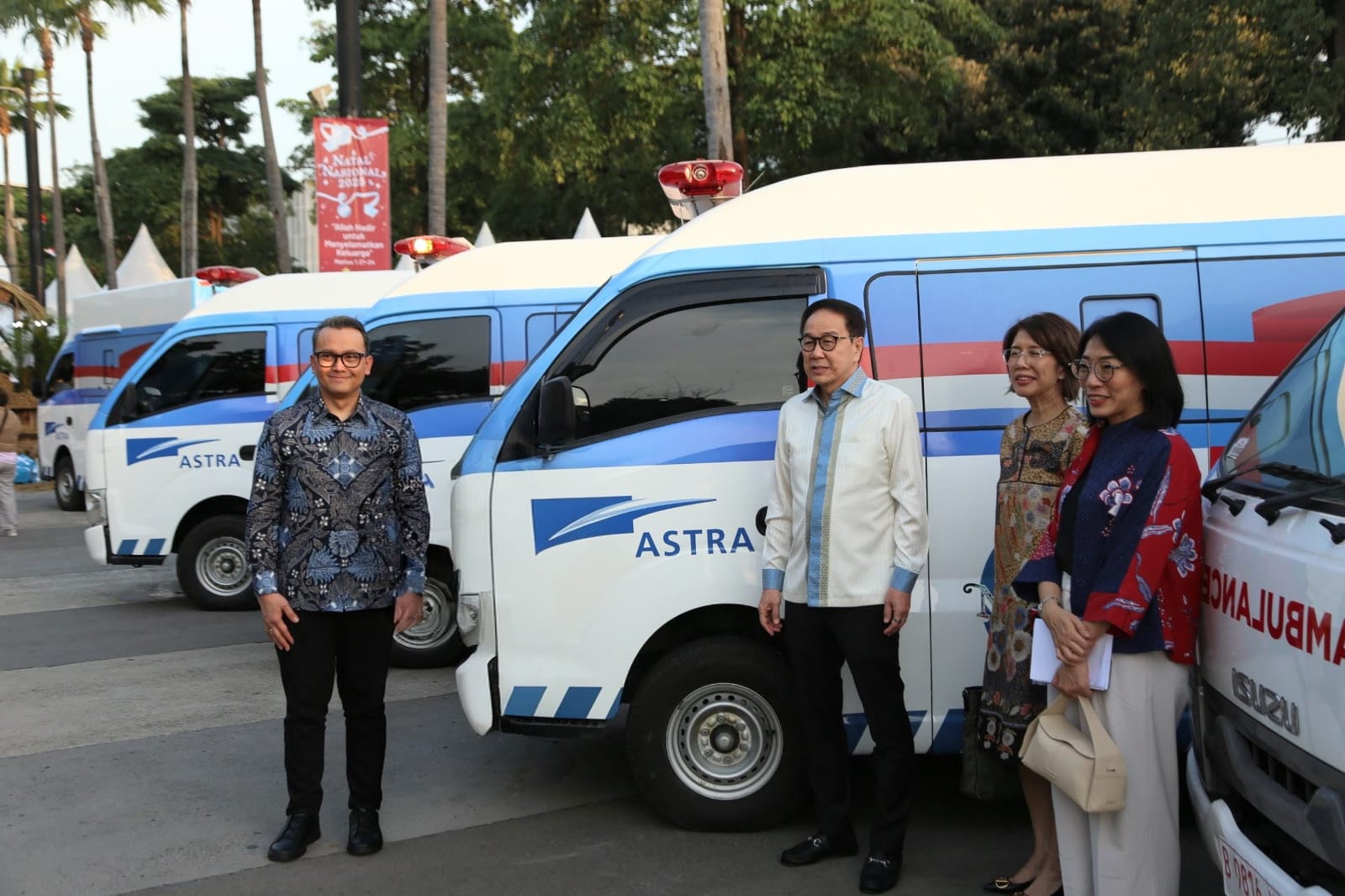 Astra Serahkan 35 Unit Ambulans Dukung Layanan Kesehatan Masyarakat