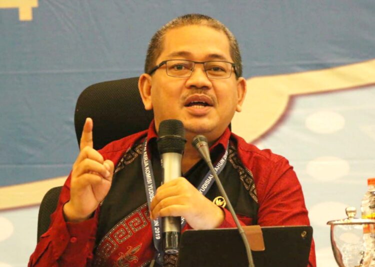 Menertawakan Demokrasi