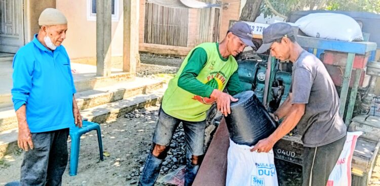 Burhan dan Mesin Tua yang Menjaga Dapur Warga