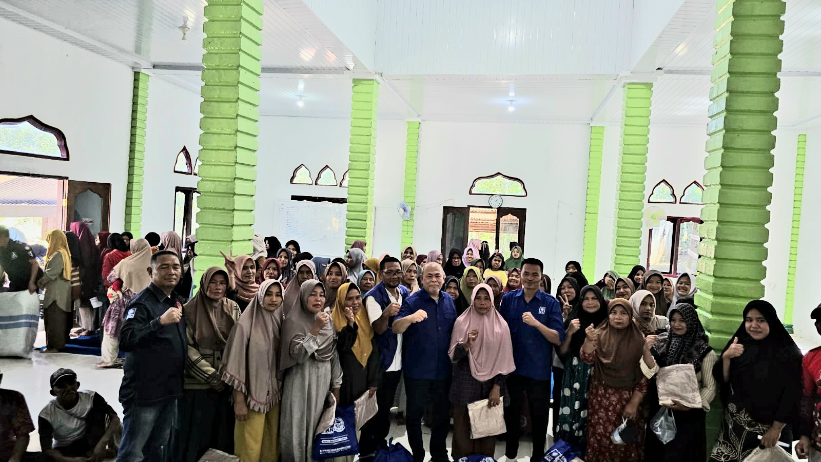Tempuh Medan Ekstrem, Ketua FPAN DPRD Sumut Salurkan Bantuan Untuk Korban Banjir Bandang Di Bener Meriah