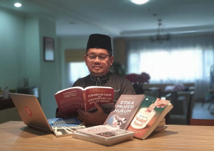 Hakim Yang Mulia?