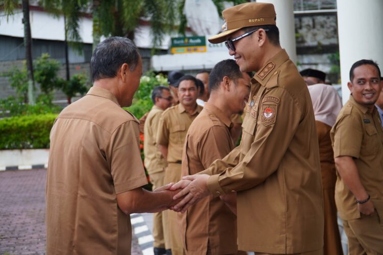 Usai Dinonaktifkan Selama 3 Bulan, H. Mirwan Kembali Aktif Bekerja Sebagai Bupati Aceh Selatan