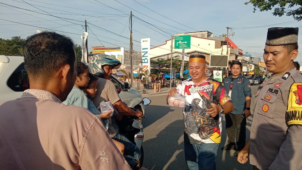 Komunitas BIPASS Gelar Aksi Sosial Bagi Takjil