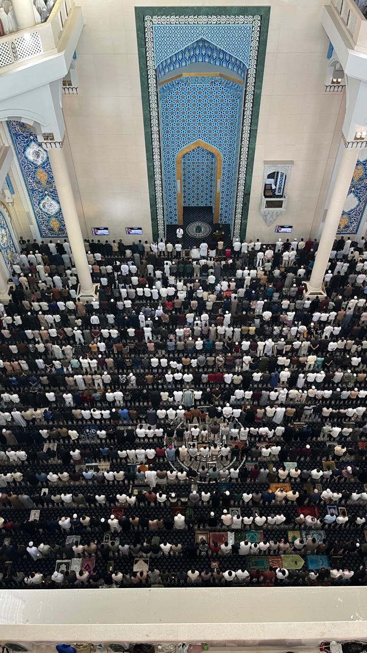 Jemaah Shalat Ied Masjid Agung Membludak