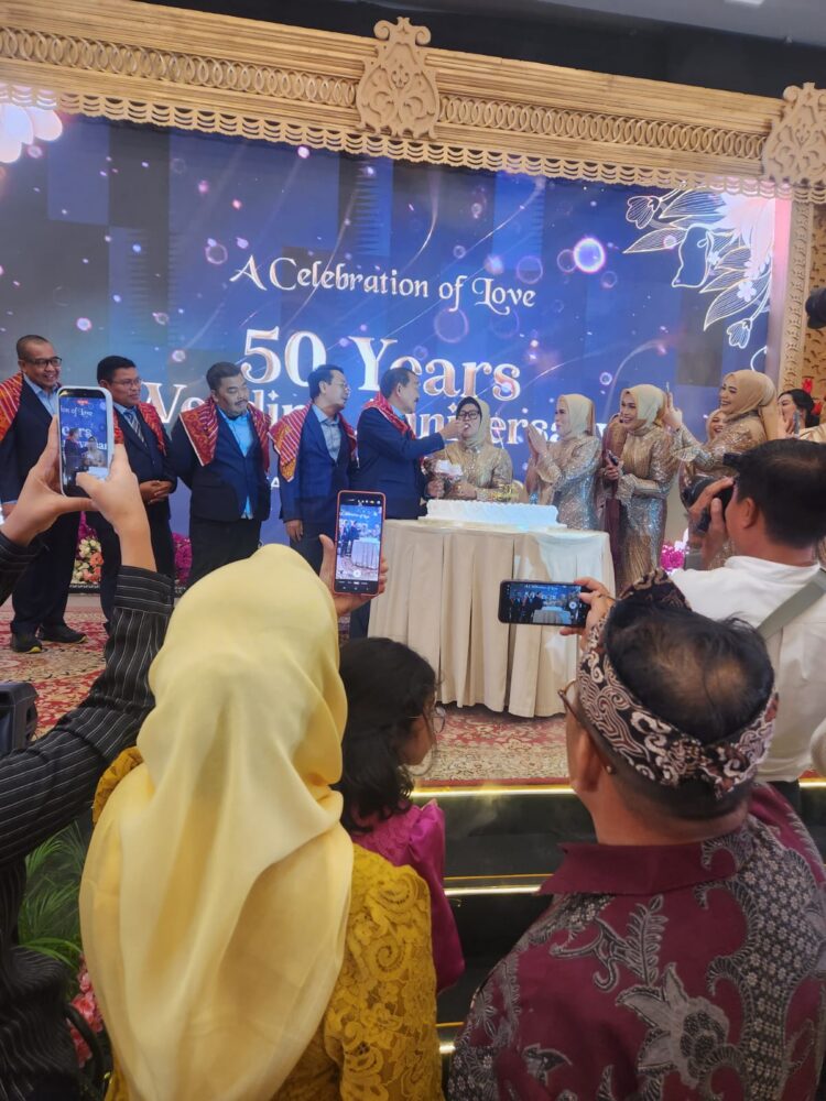 H. Saleh Bangun dan Hj. Sopiah Etty Rayakan Golden Wedding Anniversary di Medan