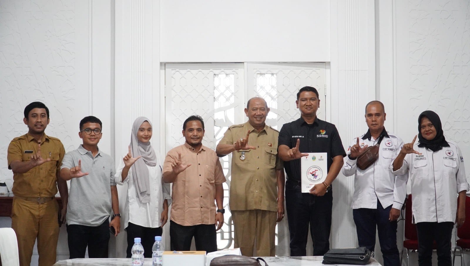 Raih Prestasi Di FORNAS NTB, Bupati Syah Afandin Dukung Taekwondo Masuk Sekolah
