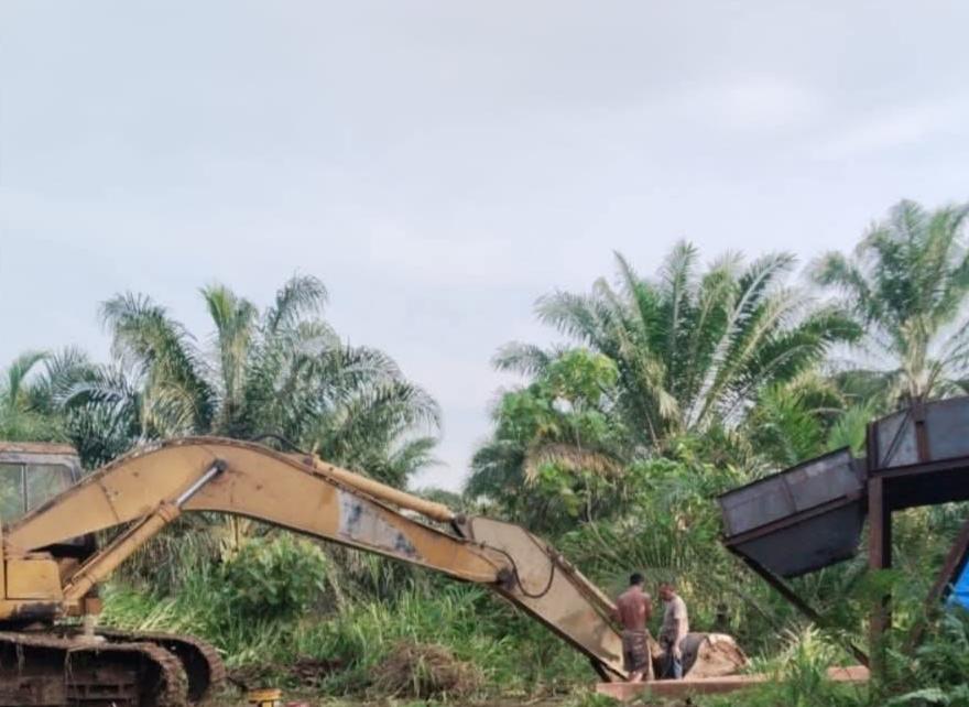 Diduga Ada PETI di Aset BUMD Sumut, Belasan Alat Berat Beroperasi Masif