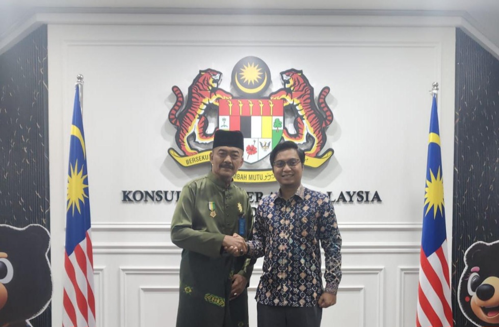 Ketua Gerbang Malay Silaturahmi Dengan Konjen Malaysia