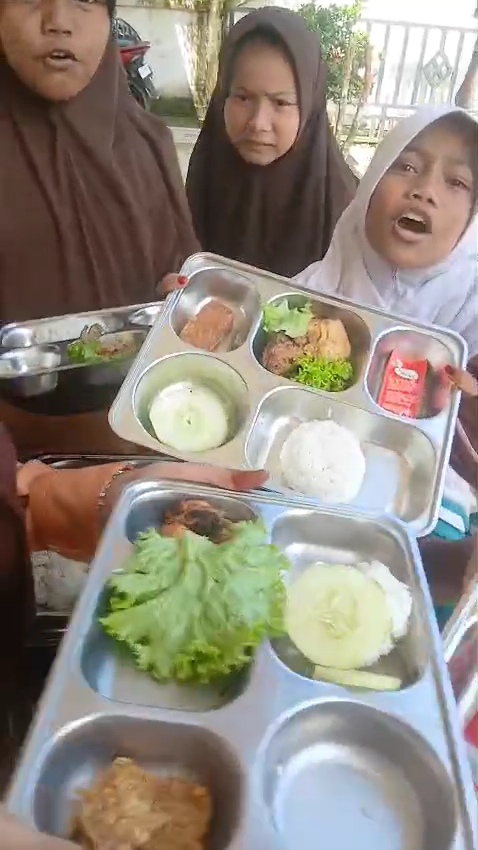 Menu MBG Berbelatung Dibagikan Ke Siswa Sekolah Di Kecamatan Sawang Aceh Selatan
