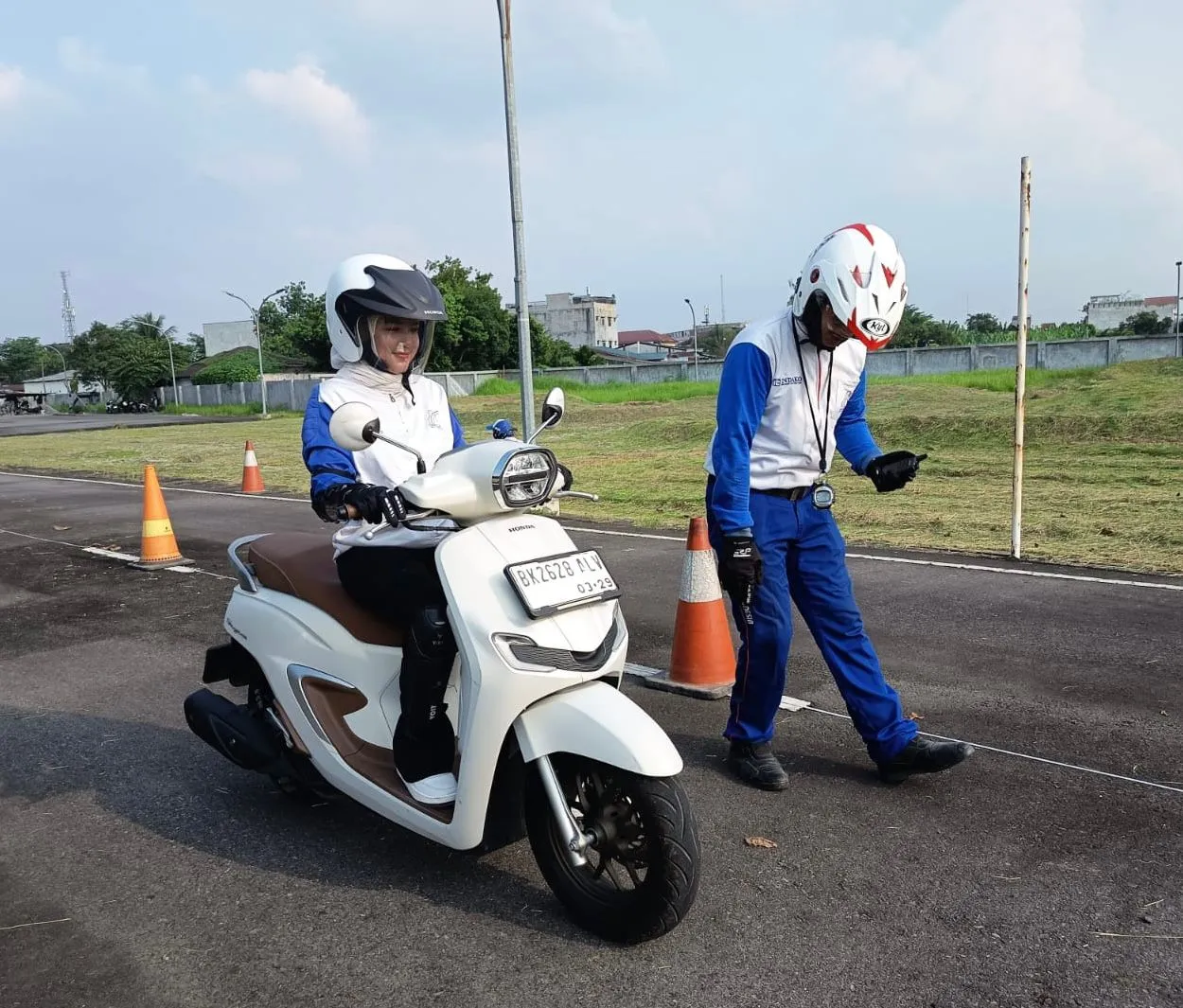Berkendara Lebih Tenang, Ini Cara #cari_aman Untuk Pengendara Wanita